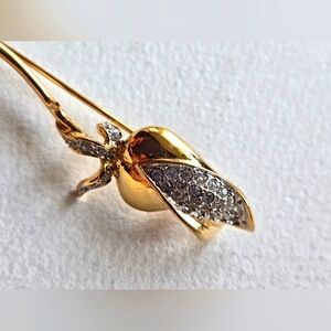 NEW💫Elegant Rose Goldtone Rhinestone Pin Brooch